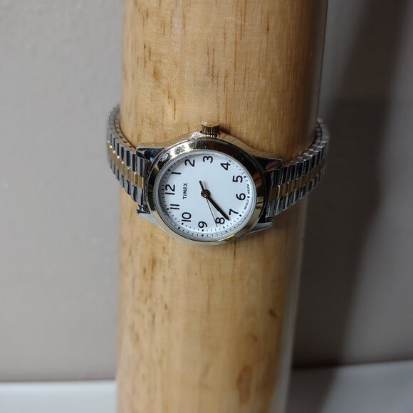 Two Tone Timex Indiglo T2NO68 6.5 Inches - Picture 1 of 12